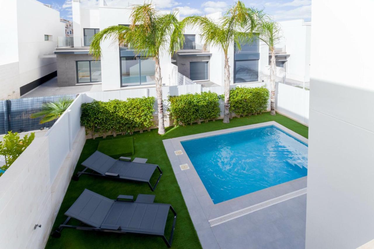 High Tech Villa Navia Spanien โอริอุเอลา ภายนอก รูปภาพ
